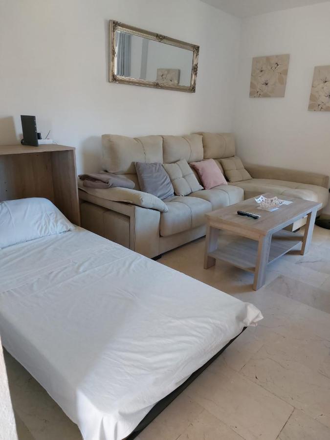 Lovely Apartment In Torremolinos Views Of The Sea, Pool, Terrace, Sofa Bed And Fully Equipped Kitchen المظهر الخارجي الصورة