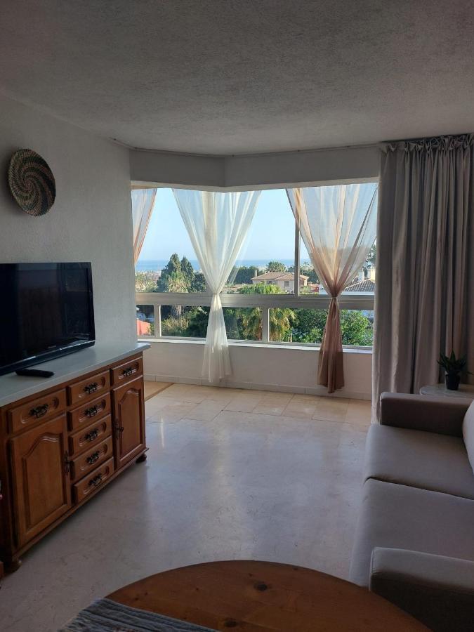 Lovely Apartment In Torremolinos Views Of The Sea, Pool, Terrace, Sofa Bed And Fully Equipped Kitchen المظهر الخارجي الصورة