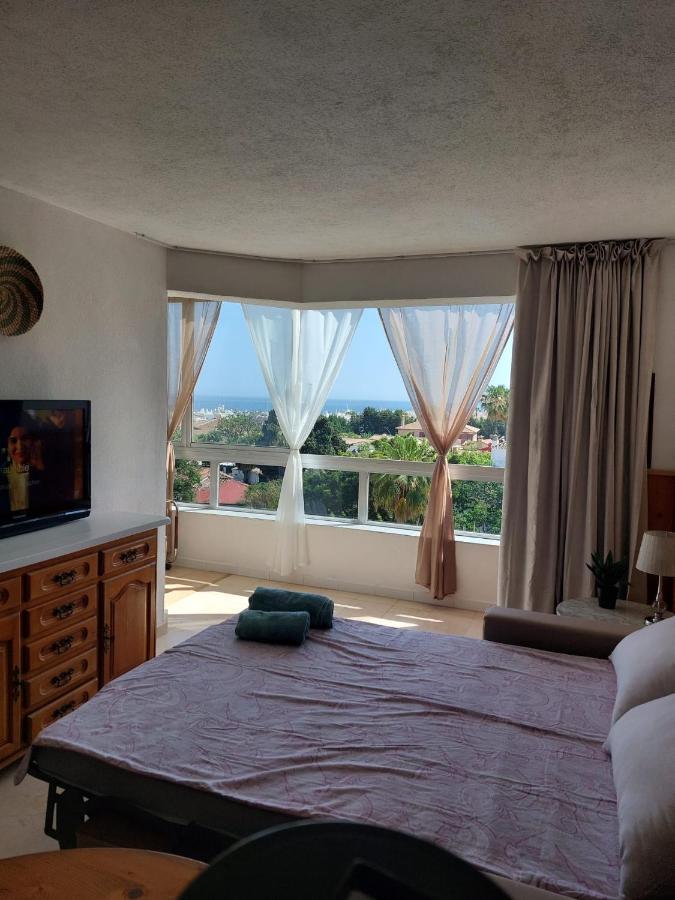 Lovely Apartment In Torremolinos Views Of The Sea, Pool, Terrace, Sofa Bed And Fully Equipped Kitchen المظهر الخارجي الصورة