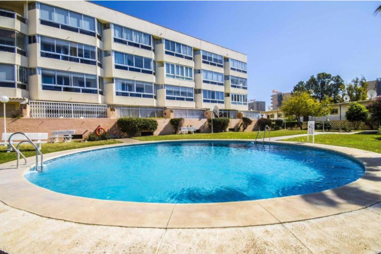Lovely Apartment In Torremolinos Views Of The Sea, Pool, Terrace, Sofa Bed And Fully Equipped Kitchen المظهر الخارجي الصورة